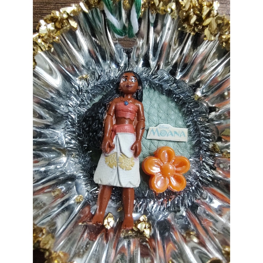 Moana Christmas Ornament Vintage Style Handmade Tart Tin Diorama O3